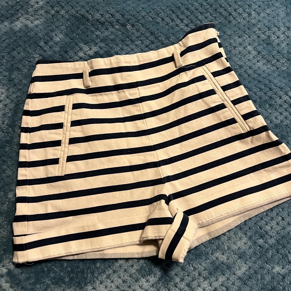 ⚡️ navy and white striped high waisted shorts